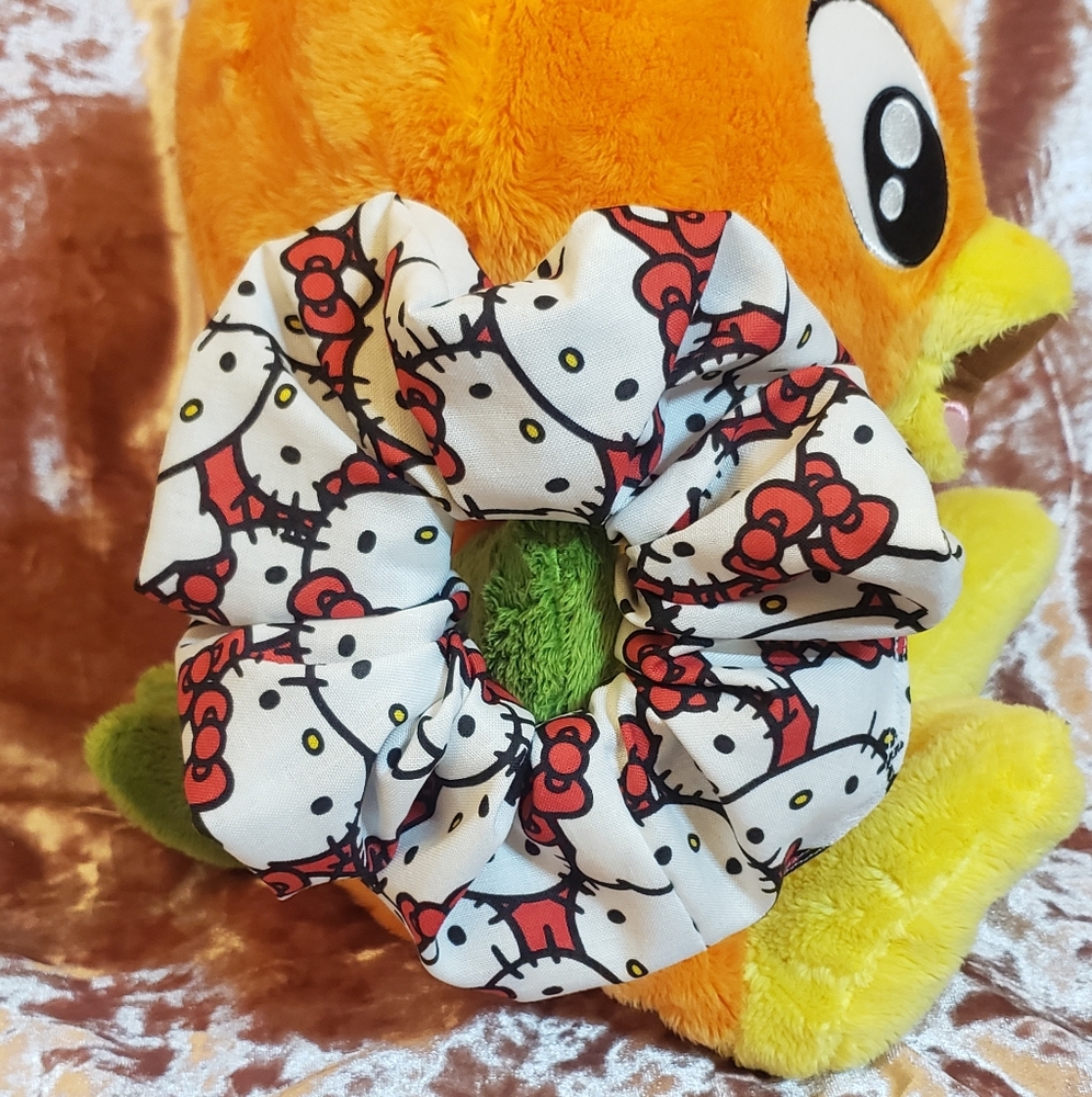 🆕️❣Hello Kitty 5" Scrunchie❣